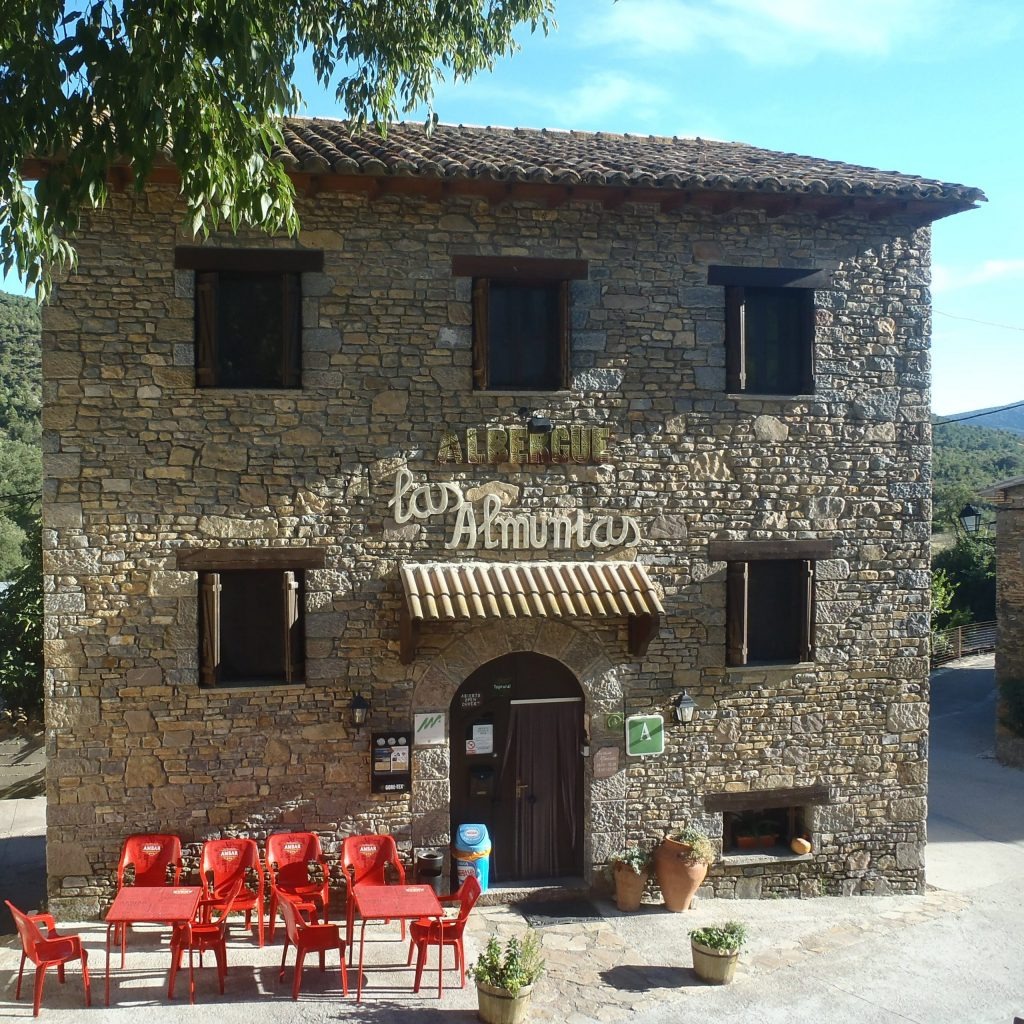 albergue-las-almunias-fachada